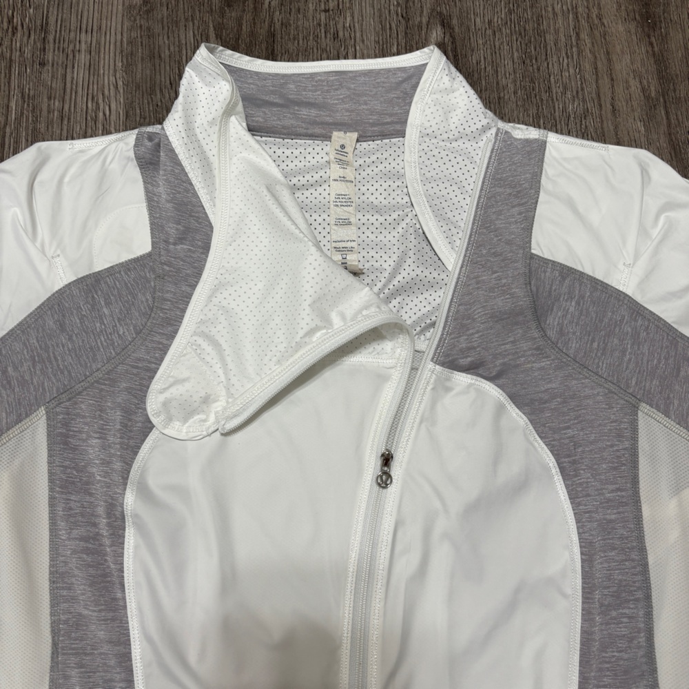 Lululemon Athletica Lightweight Jersey Woman’s Jacket Size 8 Breathable